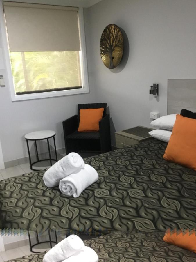 Golden Palms Motor Inn Bundaberg Exterior foto