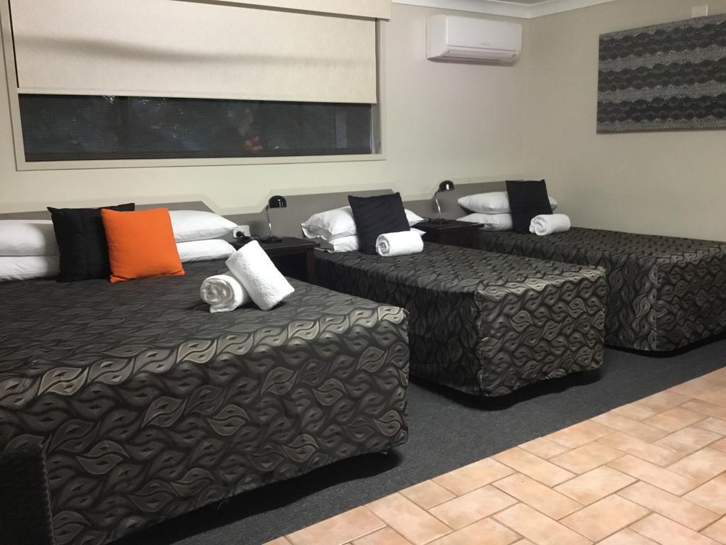 Golden Palms Motor Inn Bundaberg Exterior foto