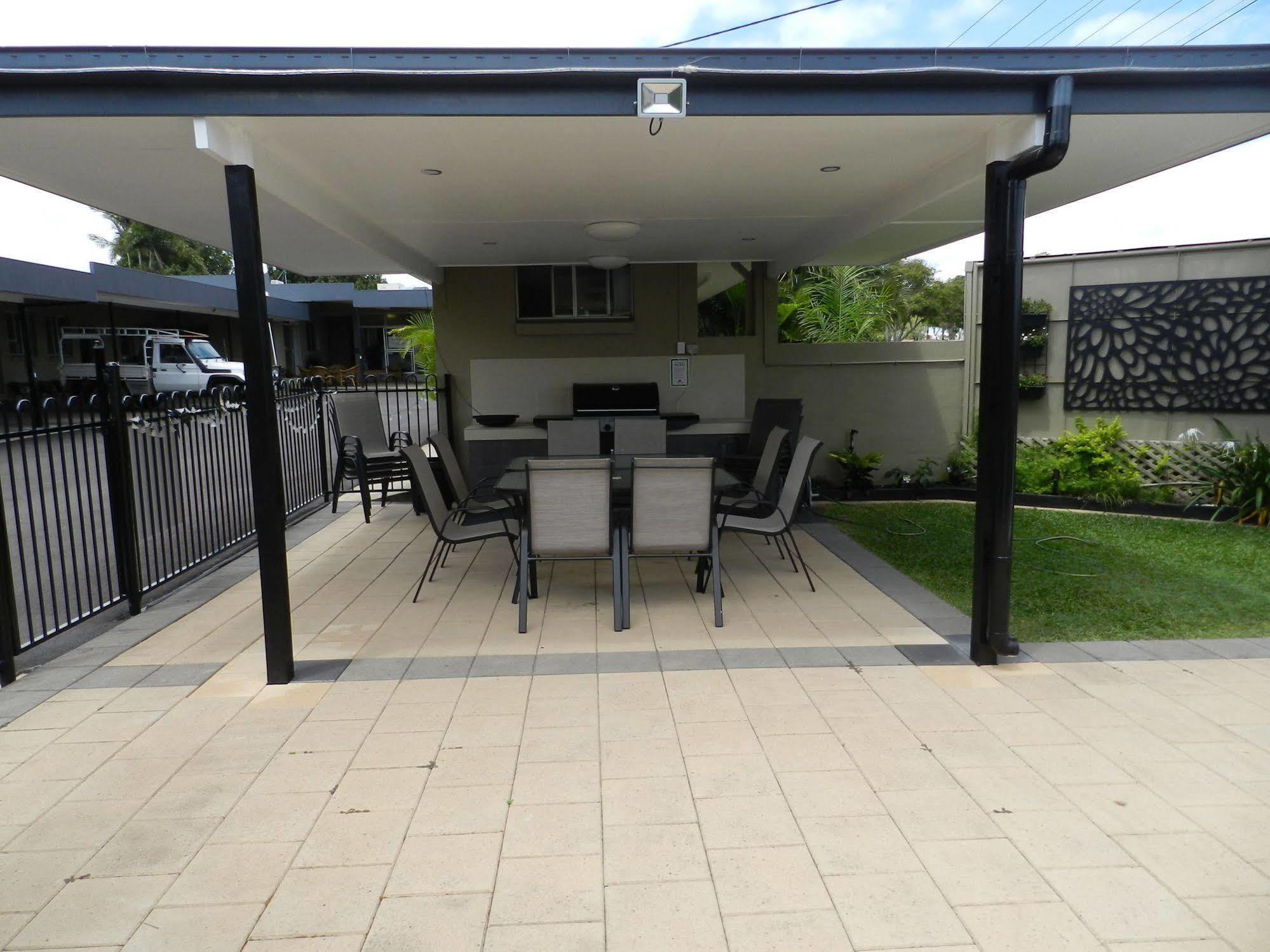 Golden Palms Motor Inn Bundaberg Exterior foto